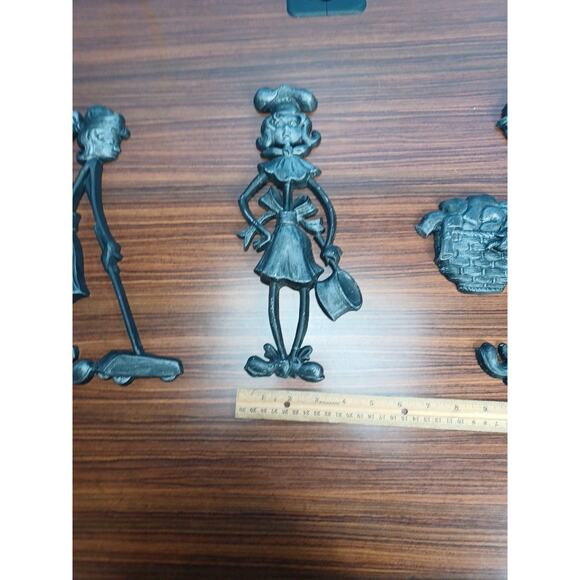 Vintage Sexton 1971 Cast Iron Wall Hanging Cooking, Vacuuming, Laundry Farmhouse - Picture 9 of 13